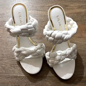 Beautiful and comfy high heeled sandals.